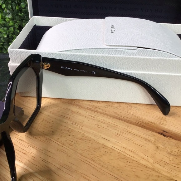 Prada‎ gradient nwt display picture 2